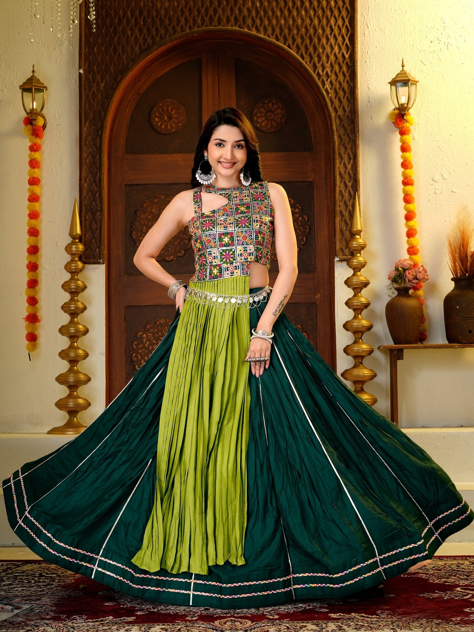 Presenting Designer New Launching Real Modeling Tranding Design